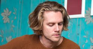 The curtain haircut for men: The Eboy Curtain Haircut Is The New Guy S Hair Trend L Oreal Paris