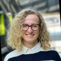 100+ profilů „Helena“