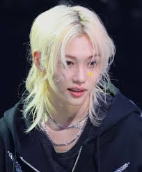 The face of an angel 🥹✨ I love the way he smiles at Hyunjin though