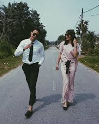 Kami terharu dengan ucapan yang amat menyentuh hati diluahkan ayah pelakon. Foto After Fattzura I M Zahirah Fan Peminat Teruja Lihat Foto2 Tunang Zahirah Macwilson