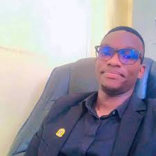 Meet Okudzeto the isofoton man👦and the first man to do front and back  photocopy at 50p to rent a million dollar mansion at Airport Hills for 8  years. The ORAL must ORAL