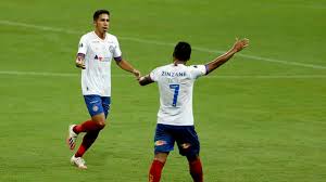 O bahia que teve uma dolorosa eliminação na copa do brasil no meio da semana, vai enfrentar seu arquirrival, o vitória, pelo campeonato baiano de futebol, além dos ingredientes de ser um clássico, o jogo carrega ingredientes extras para dar mais pegada ao jogo, de uma lado o bahia que entra no jogo sobre pressão da torcida, por sofrer uma eliminação precoz na copa do brasil, do outro. Bahia 4 X 0 Melgar Copa Sul Americana Segunda Fase Tempo Real Globo Esporte