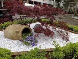 Risultati Immagini Per Aiuole Con Sassi E Piante Grasse Idee Giardino Aiuole Idee Giardino Roccioso