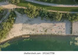 Luftaufnahmen von Drohnen am FKK-Strand am Stockfoto 1911617758 |  Shutterstock