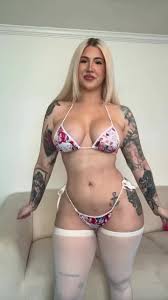 Brittny Blaine - Porn Videos & Photos - EroMe