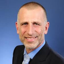 Ich habe einen neuen Job und arbeite jetzt als Controller bei Meierhofer…