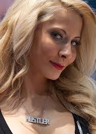 Madison Grosse's Instagram, Twitter & Facebook