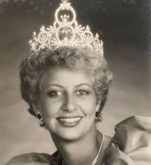 Happy Birthday Miss Cayman Islands 1986, Deborah Bergstrom (née Cridland)  @debibergstrom 💖 Debi has a bachelor's degree in Sociology from the  University of Western Ontario. She was the first female vice president