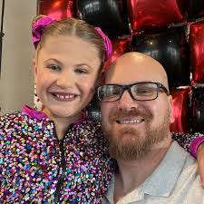 Doug Deering's Instagram, Twitter & Facebook