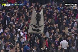 29 mars 2008, la france découvre les stades le traitement médiatique de « l'affaire de la banderole » — également appelée banderole raciste. Lyon Lille Certains Supporters Lyonnais Affichent Des Banderoles Sexistes