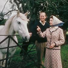 Fa intuire una presunta tresca tra una giovane regina elisabetta. La Regina Elisabetta E Il Principe Filippo Le Foto Del Loro Amore