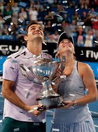Roger federer ii da, indirect, o mana de ajutor conationalei sale belinda bencic. Federer Und Bencic Mixed Weltmeister Vorarlberger Nachrichten Vn At