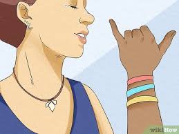 How to Dress Like a Tomboy: Stylish Outfit Ideas & Inspiration