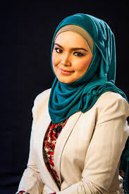 Saya amat bersyukur di atas kurniaan allah ini, anugerah yang sangat berharga kerana saya diberi peluang untuk hamil lagi, pungkas siti nurhaliza.(instagram/ctdk). Biodata Siti Nurhaliza Penyanyi Nombor Satu Malaysia Azhan Co