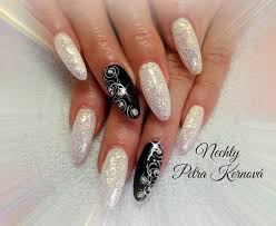 Zadní díl kalhotek lemuje krajka. Cernobile Nails My Nails Nail Art