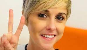 Era una conduttrice televisiva italiana, nota soprattutto come volto del programma di italia 1 le iene. Nadia Toffa After The Illness The Post On Facebook Moves