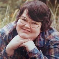 Kelly Bragg's Instagram, Twitter & Facebook