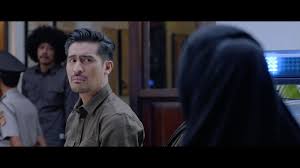 A volunteer worker who works in conflict zone in the middle east fall for a woman who while doing pilgrimage in mecca allegedly accused of being an illegal migrant. Bukan Cinta Malaikat Gagal Angkat Imej Wanita Islam Wayang Mstar