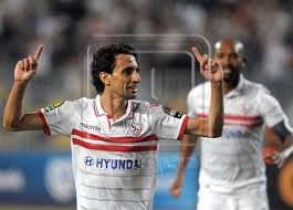 أيمن حفني ، لاعب كرة قدم مصري دولي من مواليد 31 ديسمبر 1985 بالبدرشين في الجيزة، يلعب في مركز صانع العاب، لاعب نادي. Ø£ÙŠÙ…Ù† Ø­ÙÙ†ÙŠ Ø§Ù„Ø­Ø§ÙˆÙŠ Ø§Ù„Ø°ÙŠ Ø£Ù…ØªØ¹ Ø¬Ù…Ø§Ù‡ÙŠØ± Ø§Ù„Ø²Ù…Ø§Ù„Ùƒ Ù„Ù€5 Ù…ÙˆØ§Ø³Ù… Ø§Ù„Ù…ØµØ±ÙŠ Ø§Ù„ÙŠÙˆÙ…