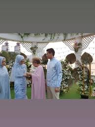 Akan tetapi, netizen sudah ramai berkomentar dan menduga bahwa mereka akan segera menikah. Bukan Menikah Roger Danuarta Dan Cut Meyriska Resmi Lamaran Hari Ini Showbiz Liputan6 Com