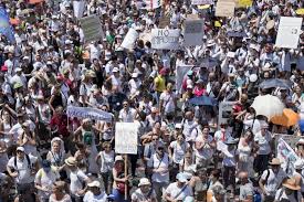 Occorre calma e buona educazione e un po’ di franchezza per convincere quasi 4 milioni di. Vaccini Corteo No Vax A Roma Liberta Di Scelta Manifestazioni Anche A Merano Foto Il Fatto Quotidiano