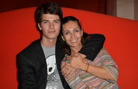 Adeline Blondieau : Supportrice de son beau garçon Aïtor pour la fête FIFA  15 - Purepeople