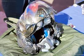 The helmet lets the pilot see well beyond her field of vision. F 35 Lightning Ii Pilot S Helmet Defence Forum Military Photos Defencetalk