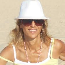 We don't know how Demi Moore sat in her Schiaparelli Couture gown but it  was a winner