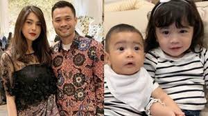 Namun, nabila syakieb punya cara untuk mengantisipasi kondisi tersebut dengan cara menanamkan pengertian bahwa dirinya tengah mengandung calon adik. Nabila Syakieb Makin Jarang Terlihat Di Layar Kaca Lihat Potretnya Kini Dengan Putri Dan Putranya Tribun Medan