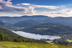 Der kurort titisee zeichnet sich durch seine hervorstechende landschaftliche schönheit und seine sehr hohe lebensqualität aus. Titisee Neustadt Wetter Infos Zum Bekannten Urlaubsort Im Schwarzwald Titisee Schone Orte Schwarzwald