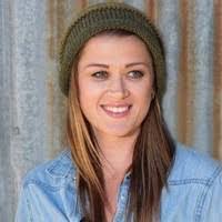 Stephanie Maynard's Instagram, Twitter & Facebook