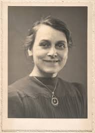 Muriel Griffiths's Instagram, Twitter & Facebook