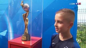 Les tops et les flops du premier tour. Coupe Du Monde De Football Feminin 2019 Le Trophee A Ete Presente A Nice Lci