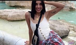 خاضت سلمى هذا المجال عندما دعتها إحدى صديقاتها لحضور جلسة تصوير لصالح علامة تجارية على الإنترنت، وبعدها تحولت حياتها لتبدأ رحلتها في مجال الموضة كانت. Ø¨ÙØ³ØªØ§Ù† Ø£Ø¨ÙŠØ¶ ÙŠÙƒØ´Ù Ø¹Ù† Ø³Ø§Ù‚ÙŠÙ‡Ø§ Ø³Ù„Ù…Ù‰ Ø£Ø¨Ùˆ Ø¶ÙŠÙ Ù„Ø§ÙŠÙ Ø³ØªØ§ÙŠÙ„