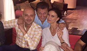 Ramona bădescu trăiește de trei ani … Ramona BÄƒdescu E InsÄƒrcinatÄƒ La 50 De Ani Cine Este De Fapt TatÄƒl Copilului Si Cum AratÄƒ GravidÄƒ