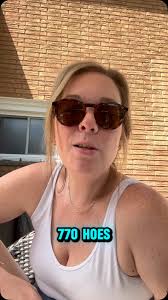 Hey friends! If you're new here, allow me to introduce myself. 👋🏻 I'm Sandra,  proud ass Hamiltonian, mom of 2, 90's kid, and lover of coffee and old  school hip hop… oh,