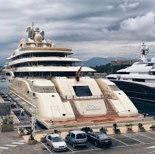 Dilbar The World S Largest Motor Yacht By Volume Owned By Alisher Usmanov The Yacht Was Built In Bremen At The Lurssen Yards Yacht Design Luxury Yachts Boat