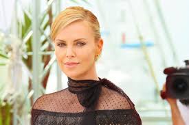 Charlize theron is a south african and american actress and producer. H Diaita Poy Boh8hse Th Sarliz 8eron Na Xasei 15 Kila Se 1 Mhna Www Olivemagazine Gr