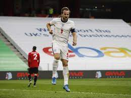 England's harry kane, right, shakes hands with his coach gareth southgate as he leaves the pitch during the euro 2020 soccer championship group d match between england and scotland, at wembley stadium, in london, friday, june 18, 2021. Vorschau England Vs Poland Prognose Team Nachrichten
