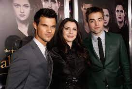 Author stephenie meyer released midnight sun on tuesday, aug. Twilight Midnight Sun Movie Release Date Cast Possibility Gizmo Story