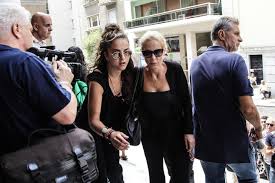 Η περιφέρεια ανατολικής μακεδονίας και θράκης (παμθ) είναι μία από τις περιφέρειες της ελλάδας. To Teleytaio Xeirokrothma Sthn Agaphmenh Zwh Eikones People Amp Style Eidhseis