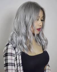 Come tingere i capelli color grigio. Capelli Platino 2020 Tutte Le Tonalita Per Osare Con Stile