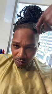 @Lawrence Richardson IS THE BEST BARBER IN DALLAS 🔥 🔥🔥🔥🔥. He  definitely knows how to throw a fade. #barber #dallasbarber #barberindallas  #barberdowntowndallas #masterbarber #booked #busy #lgbtfriendly