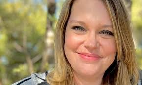 Shanna Reeves's Instagram, Twitter & Facebook