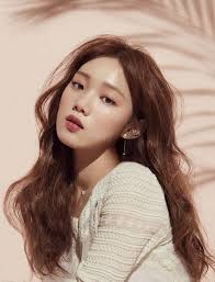 Dalam episode 13 drama record of youth, hyeri berperan sebagai lee hae ji, seorang artis yang merekrut an jeong ha (park so dam) sebagai penata rias pribadinya. Hyeri Lee Sung Kyung Will Have Cameo Appearances In Park Bo Gum S Record Of Youth A Possible Reply 1988 Reunion Gia Allana