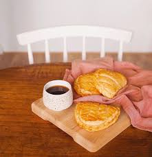 Victoria Arias On Instagram La Lumiere Toute Douce Des Matins Gris D Hiver Et Des Chaussons Aux Pommes Maison C Est Vrai In 2020 Food Yummy Cheese Board