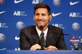 Messi has also been pictured in paris waving and greeting fans enthusiastically and he has now officially become a psg player. Gh9vfbpbqgjkum