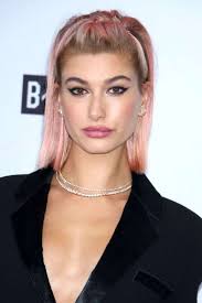 Hailey Baldwin At The 2018 Turner Upfront Trendy Hairstyles Hailey Baldwin Hair Dyed Hair