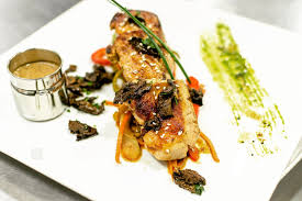 Medaillon De Veau Restaurant Le Zenith Marseille Food Legume Marseille Restaurant Menu Plat Assiette Reservation Cuisine Plat Legumes