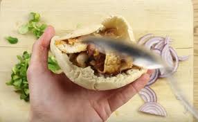 Le Kebab Maison Une Recette Facile Et Avec Du Gout La Recette Kebab Recette Facile Recette